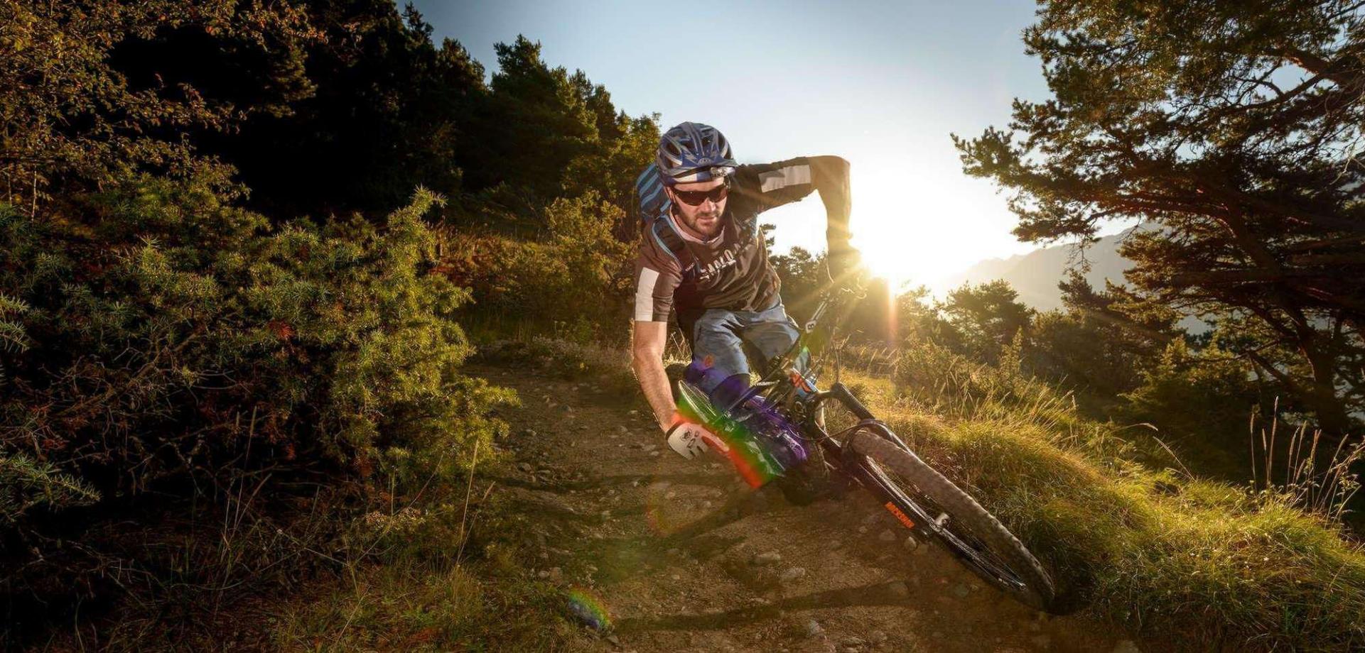 La magica fioritura dei meli in sella a una e-bike!